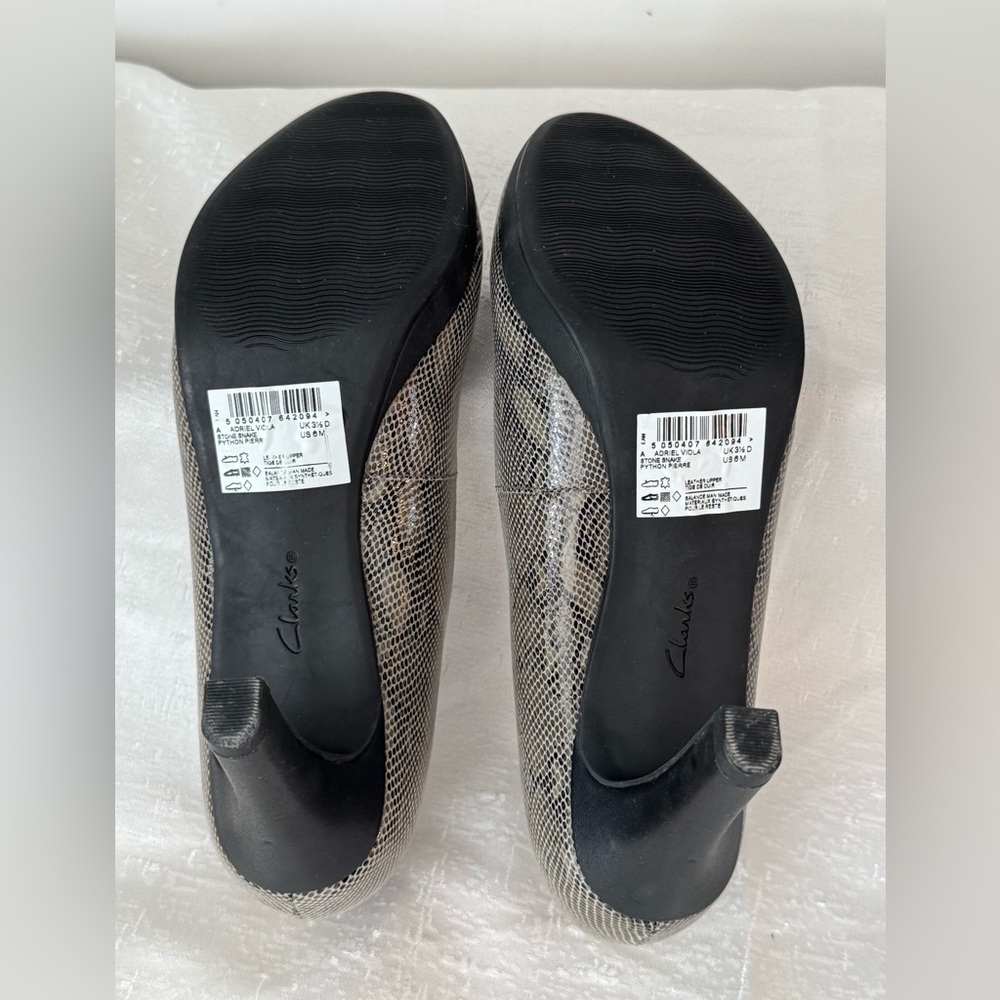 Clarks Women's Gray Snakeskin Heels - Picture 7 of 9